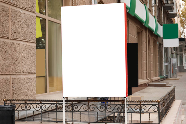 街の通りに現代の空白の広告看板 - 写真・画像