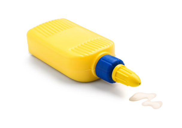 Желтая бутылка клея изолированы на белом фоне - Фото, изображение
