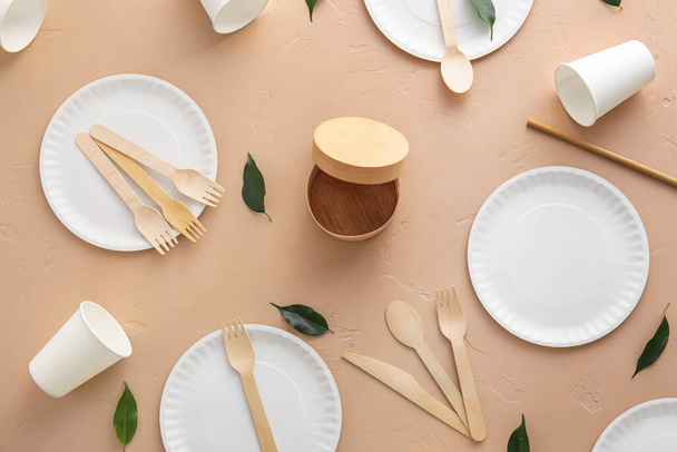 Eco tableware and plant leaves on beige background - Foto, immagini