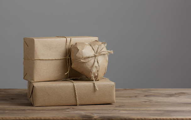 Heart and box wrapped in brown kraft paper - Foto, Bild