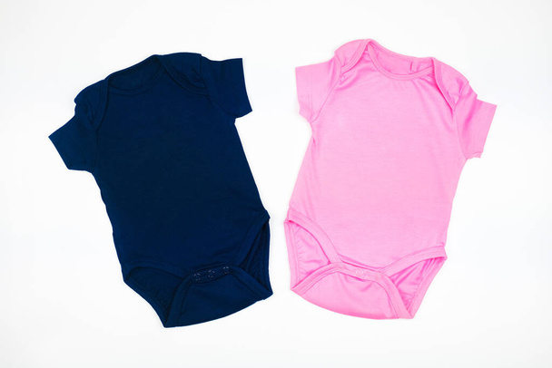 Два пустых детских костюма макет, макет новорожденного тела - Фото, изображение