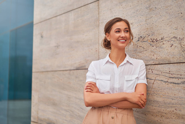 Businesswoman successful woman business person standing arms crossed outdoor corporate building exterior Smile happy caucasian confidence professional business woman middle age female entrepreneur  - Фото, зображення