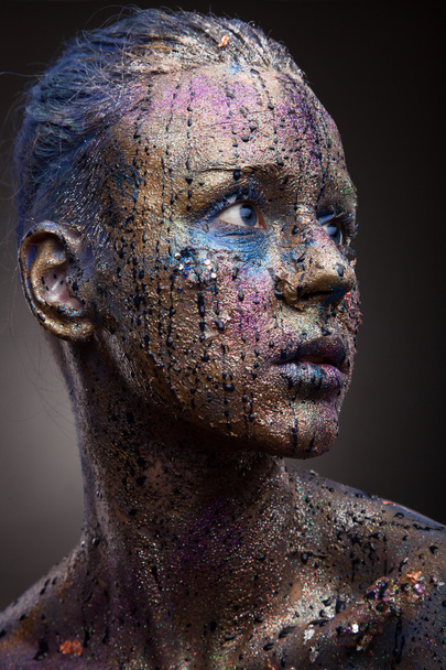 Vrouw met ongewone verf make-up - Foto, afbeelding