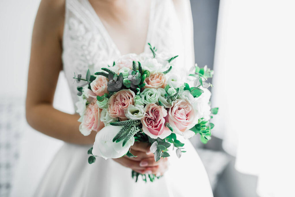Luxury wedding bride, girl posing and smiling with bouquet. - Photo, Image