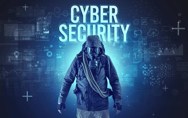 Gezichtloze man met CYBER SECURITY inscriptie, online security concept - Foto, afbeelding
