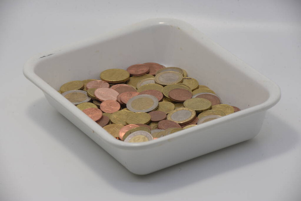 een euromunt, contant geld, financiën en betaalmiddelen - Foto, afbeelding