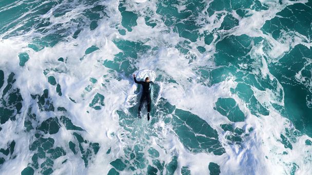 surfer paddling on the ocean - Fotoğraf, Görsel