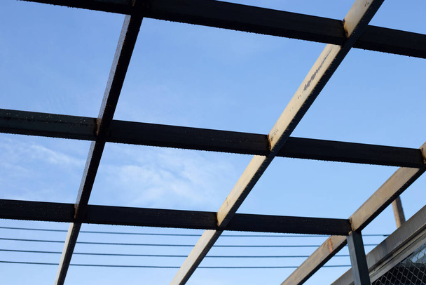 Steel roof structure. Build a room addition - 写真・画像
