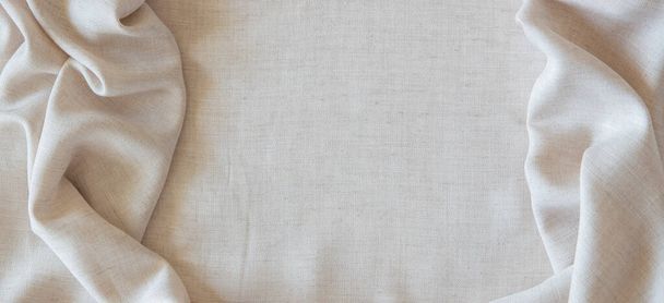 Fondo de textura de tela de lino blanco arrugado. Natural de lino blanco ondulado orgánico eco textiles fondo de lona. Vista superior. Vista superior - Foto, Imagen