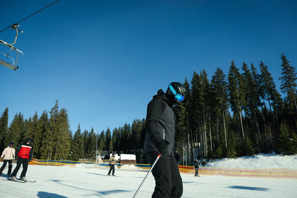 Pojęcie aktywności zimowej, narciarstwa i snowboardu - Zdjęcie, obraz