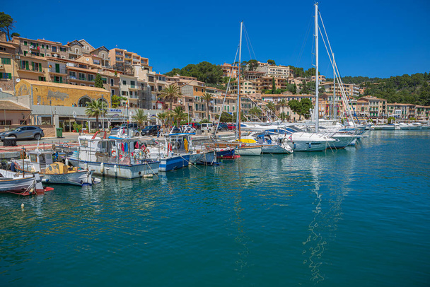 Порт де Соллер, Майорка, Іспанія - Circa Mai 2016: Порт де Соллер на острові Майорка, Балеарські острови в Середземному морі, Іспанія - Фото, зображення