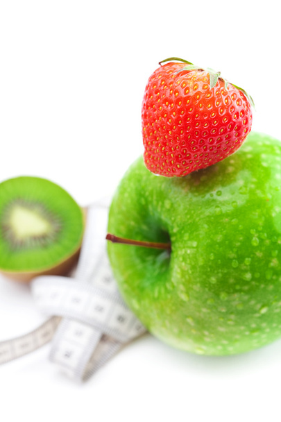 Strawberries,apple with water drops,kiwi and measure tape isolat - Foto, Imagen