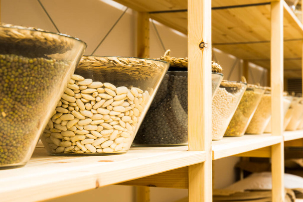Self service bulk organic food. Eco-friendly zero waste shop. Small local business. Lentil, rice, bean and chickpea. - 写真・画像