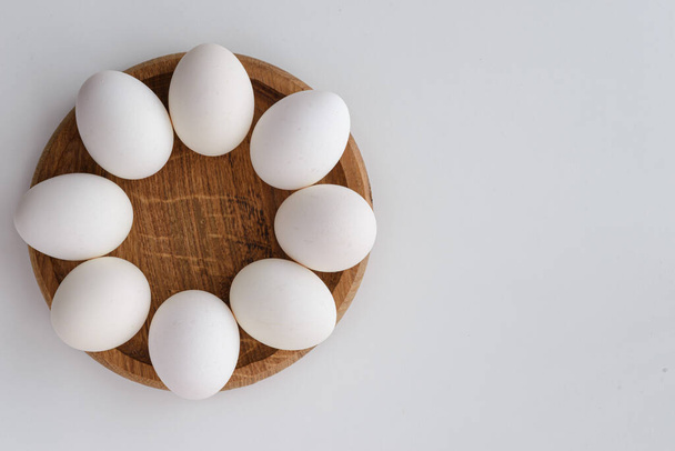 Три яйця на білому тлі
 - Фото, зображення