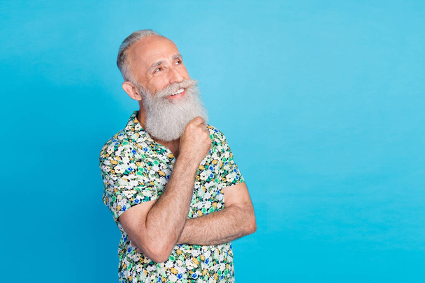 Closeup photo of old pensioner good touch grey bearded grandfather minded idea look empty space interesting information isolated on blue color background. - Foto, Imagen