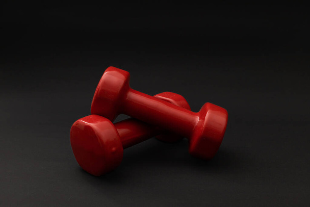 Little red weights on a black background - Foto, Imagen