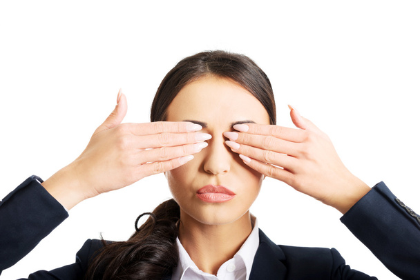 Businesswoman covering eyes with hands - Foto, Imagem