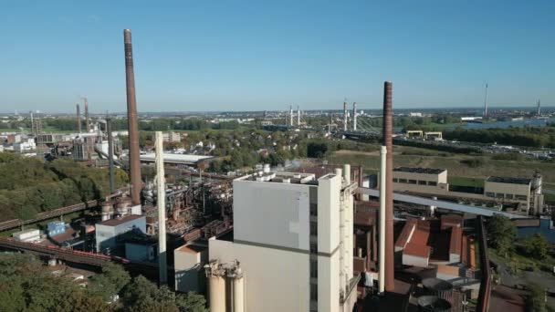 Venator Germany GmbH es un fabricante de productos químicos con un enfoque en pigmentos de dióxido de titanio, conservantes de madera y productos químicos de agua. Con sede en Duisburg, la compañía tiene alrededor de 962 empleados. - Metraje, vídeo