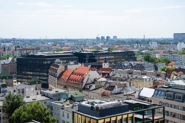 Wroclaw's old town, roofs of tenement houses and the Market Square on a sunny summer day. - 写真・画像