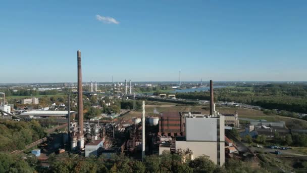 Venator Germany GmbH est un fabricant de produits chimiques mettant l'accent sur les pigments de dioxyde de titane, les agents de préservation du bois et les produits chimiques de l'eau. Basée à Duisburg, l'entreprise compte environ 962 employés. - Séquence, vidéo