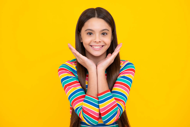 Happy face, positive and smiling emotions of teenager girl. Little kid girl 12,13, 14 years old on isolated background. Children studio portrait. Emotional kids face - Foto, Imagen