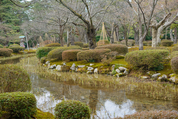Сад Кенроуэн в Каназаве, Япония
 - Фото, изображение