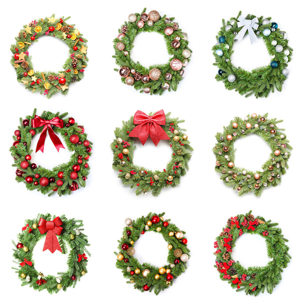 Набір красивих різдвяних вінків ізольовані на білому
 - Фото, зображення