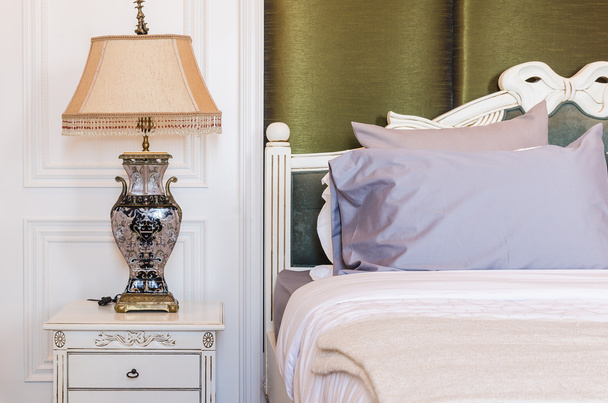 classical lamp style in classic bedroom - Foto, imagen