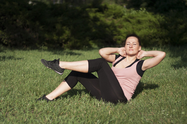 Young woman doing fitness outdoors - Fotoğraf, Görsel