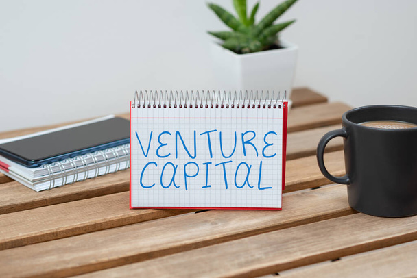 Текстовий підпис, що представляє Venture Capital, Концепція, доступна для інвестицій в елемент власності нового - Фото, зображення