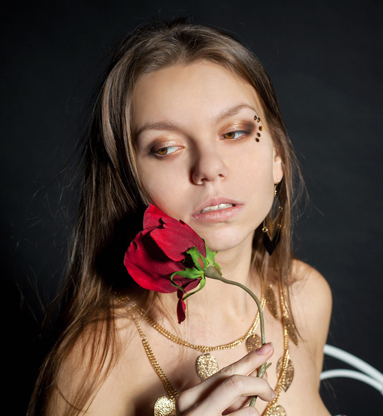 Closeup portrait of beautiful young girl with rose - Φωτογραφία, εικόνα