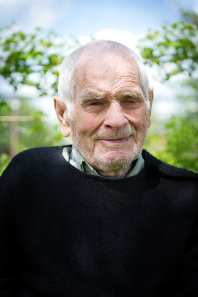 Handsome 80 plus year old senior man posing for a portrait in his garden. - Fotografie, Obrázek