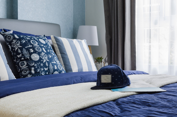現代の青の寝室の設計 - 写真・画像