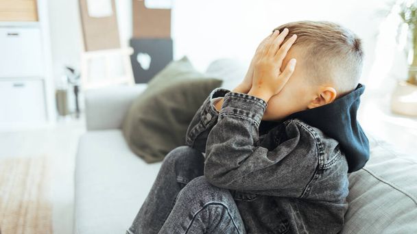 Boy feeling anxiety and stress, kid staying home, child bored and tired. Sad child, stress and depression, autism, pain, sorrow. Alone child boy fear stressful depressed emotion. - Fotoğraf, Görsel