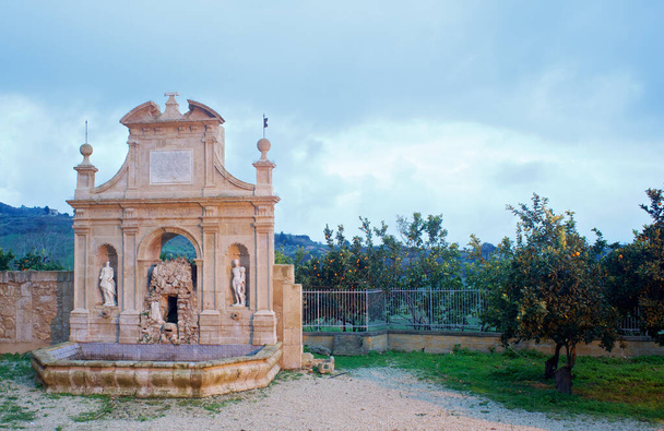 Periler Çeşmesi, Leonforte - Sicilya - Fotoğraf, Görsel