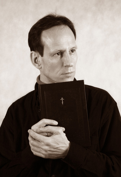 Homem com bíblia
 - Foto, Imagem