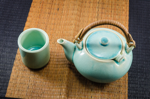 Teiera cinese e tazze da tè
  - Foto, immagini