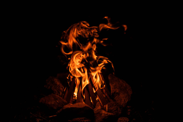 burning fire on a black background. - Foto, afbeelding