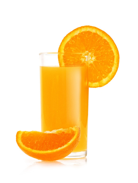 Orange juice and slices of orange isolated on white - Valokuva, kuva