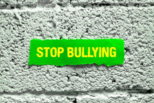Text mit Inspiration Stop Bullying, Geschäftsidee verhindert die Erkrankung eines erhöhten Glukosespiegels im Blut Design Zeichnung einiger Comic-Rahmen als Hintergrund mit Sprechblasen - Foto, Bild