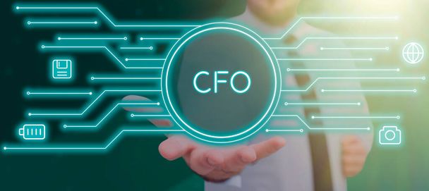 Signo de texto que muestra Cfo, director financiero de Internet Concept que gestiona las acciones financieras de la empresa - Foto, Imagen