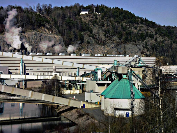 Norske Skog Saugbrug 's papierfabriek in Halden, Noorwegen - Foto, afbeelding