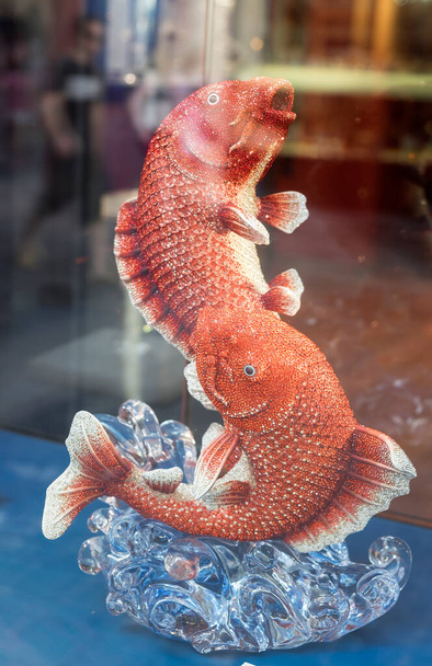 Czerwone ryby posąg zbliżenie - Zdjęcie, obraz