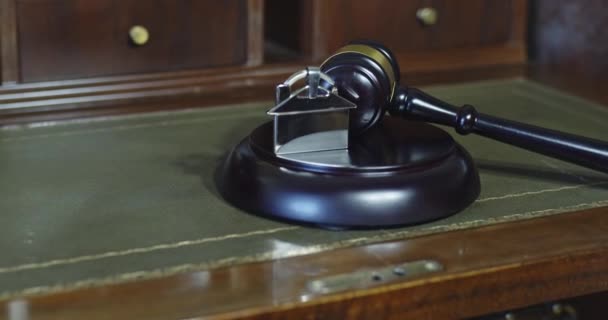 4K: Gavel Law for smash table of judges. It represents justice. Property auction on real estate. There are experts who help to make decisions that are worth the investment. Concept Auction House - Footage, Video
