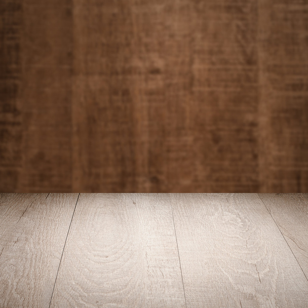 Mesa com parede de madeira
 - Foto, Imagem