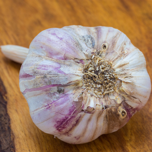 Garlic on wooden table background - Zdjęcie, obraz