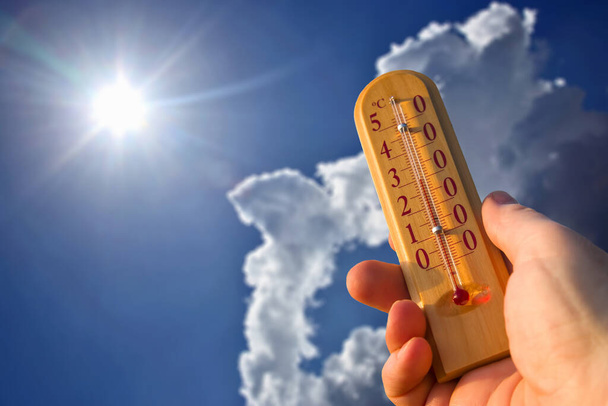 Thermometer for measuring temperature in nature against the background of the sky in the summer hot weather - Φωτογραφία, εικόνα