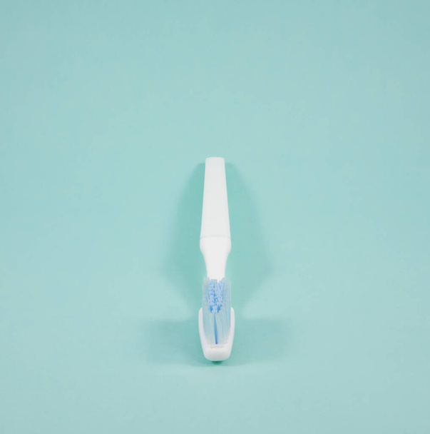 чистая белая зубная щетка крупным планом - Фото, изображение