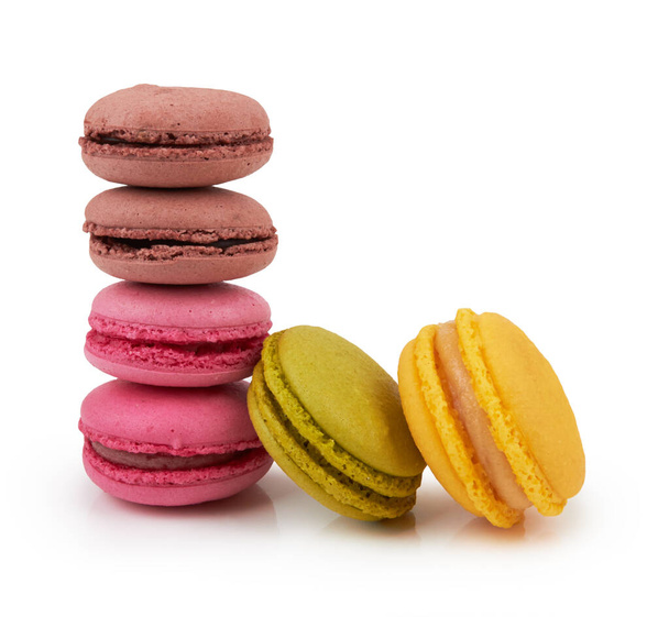 Macarons coloridos franceses no fundo branco - Foto, Imagem