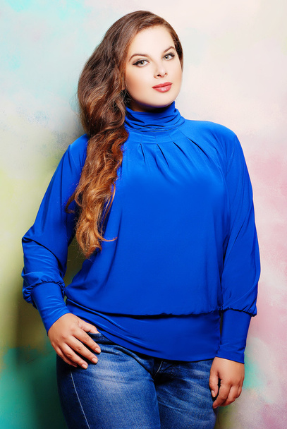 Plus size woman in trendy clothes - Foto, afbeelding
